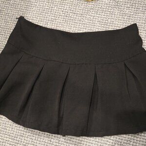 Size Large Orange Kiss Essentials Black skort